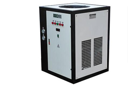 買風(fēng)冷箱式冷水機時遇到低報價應(yīng)該怎么辦？