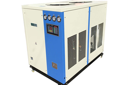 一臺風冷箱式冷水機多少錢？